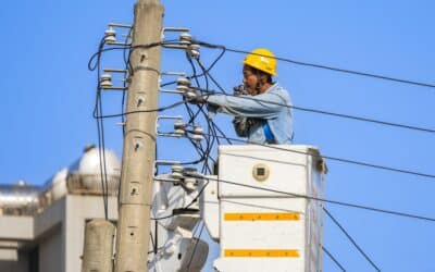 How much do electricians charge to fit a light?